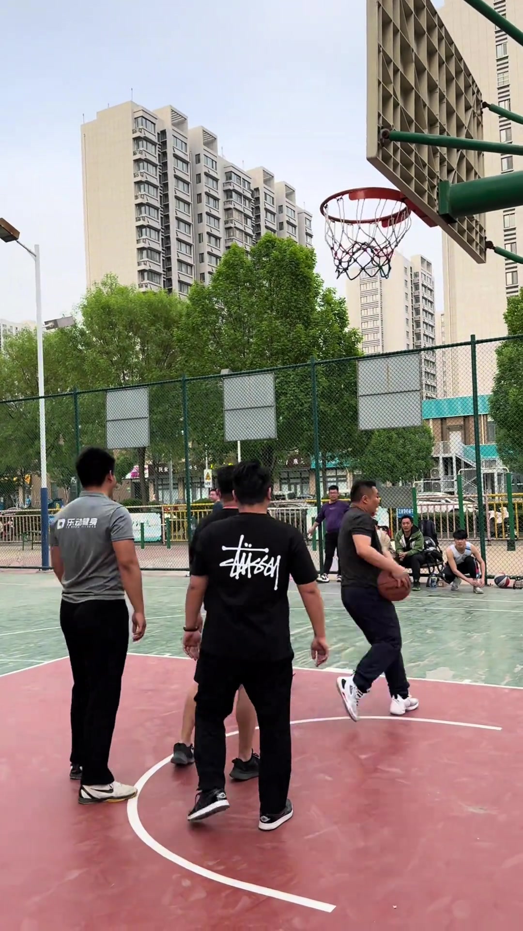 現(xiàn)在的籃球真的越來越看不懂了大家說說這是走步嗎