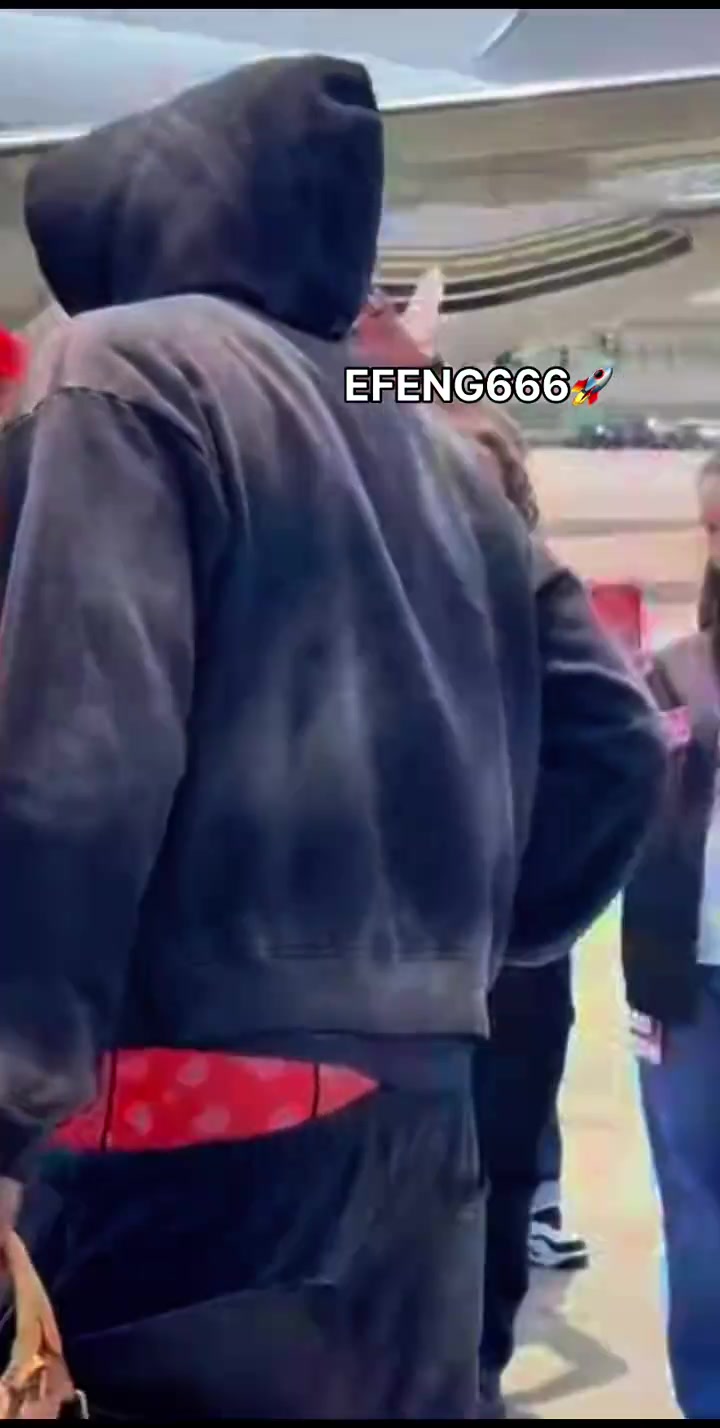 飛赴舊金山大批火蜜夾道歡送杰倫-格林登機